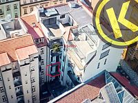 REZERVACE Byt 3+kk 74 m2 s balkonem 3,5 m2 a možností parkování v domě, Pštrossova ul., Praha 1 - dvorní pohled