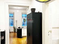 REZERVACE Byt 3+kk 74 m2 s balkonem 3,5 m2 a možností parkování v domě, Pštrossova ul., Praha 1 - vstupní hala