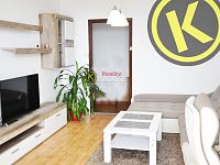 REZERVACE Panel.částečně zařízený byt 3+1 s balkonem (80,5 m2) 12.p. výtah, Labská, Č.Budějovice 2 - 21016hhh.jpg