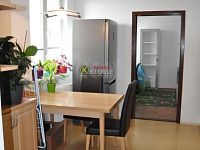 REZERVACE Panel.částečně zařízený byt 3+1 s balkonem (80,5 m2) 12.p. výtah, Labská, Č.Budějovice 2 - 21016i.jpg