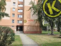 REZERVACE Panel.částečně zařízený byt 3+1 s balkonem (80,5 m2) 12.p. výtah, Labská, Č.Budějovice 2 - 21016nn.jpg