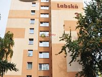 REZERVACE Panel.částečně zařízený byt 3+1 s balkonem (80,5 m2) 12.p. výtah, Labská, Č.Budějovice 2 - 21016o.jpg