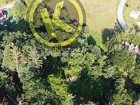 PRODÁNO Unikátní stavební pozemek, Hluboká nad Vltavou - DJI_0032.jpg