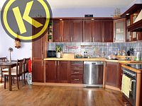 PRONAJATO  Zd. byt 3+kk 70 m2 s balkonem v bytovém domě na rohu ulic Nová a Tř.5.Května, Lišov - 20053g.jpg