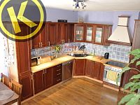 PRONAJATO  Zd. byt 3+kk 70 m2 s balkonem v bytovém domě na rohu ulic Nová a Tř.5.Května, Lišov - 20053h.jpg