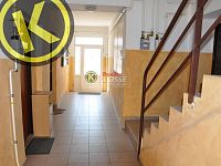 PRONAJATO  Zd. byt 3+kk 70 m2 s balkonem v bytovém domě na rohu ulic Nová a Tř.5.Května, Lišov - 20053s.jpg