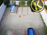 Venkovní nekryté parkovací místo v uzavřeném dvoře, Nová ul. Č. Budějovice - 23001b.jpg