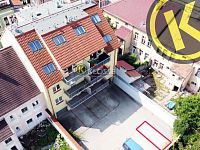 Venkovní nekryté parkovací místo v uzavřeném dvoře, Nová ul. Č. Budějovice