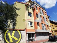 Venkovní nekryté parkovací místo v uzavřeném dvoře, Nová ul. Č. Budějovice - IMG_20200807_141242.jpg