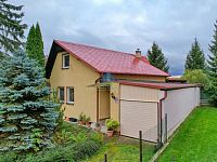 Rodinný dům (109 m2) se zahradou (448 m2) a garáží v Hájích u Chebu na prodej