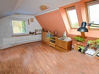 Rodinný dům (109 m2) se zahradou (448 m2) a garáží v Hájích u Chebu na prodej - IMG_16461.jpg