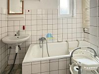 Jednopatrový rodinný dům(60m²) o velikosti 5+KK, s garáží a zahradou ve Frant. Lázních na prodej - RD H.L. Fr.L (53).JPG