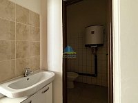 Nebytový-komerční prostor(32,5m2) v Aši k pronájmu - nebyt.Hlavní Aš (9)co.jpg