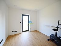 Moderní novostavba 4+1 s tepelným čerpadlem, velkou zahradou a nadčasovým designem – Františkovy Lázně - RD H.L. Fra.L. Šmíd (210)co.jpg