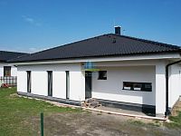 Moderní novostavba 4+1 s tepelným čerpadlem, velkou zahradou a nadčasovým designem – Františkovy Lázně - DJI_0270.JPG