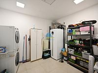 Moderní novostavba 4+1 s tepelným čerpadlem, velkou zahradou a nadčasovým designem – Františkovy Lázně - RD H.L. Fra.L. Šmíd (113)co.jpg