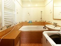 Prostorný byt 2+1 po kompletní rekonstrukci (67,69 m²) ve vyhledávané části Františkových Lázní – možnost dokoupení garáže - 2+1 žiž.F.L (69)co.jpg