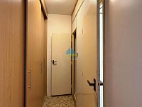 Byt 1+1 s velkým balkonem a zděným sklepem v centru Sokolova – vytvořte si bydlení přesně podle svých představ - 1+1 lodž (26)co.jpg