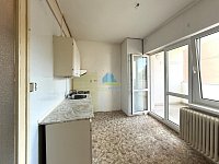 Byt 1+1 s velkým balkonem a zděným sklepem v centru Sokolova – vytvořte si bydlení přesně podle svých představ - 1+1 lodž (9)co.jpg