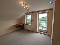 Prodej domu 6+1 s garáží a terasou, Panenské Břežany. - Foto 10