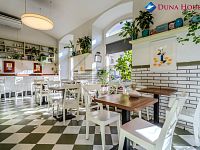Nabízíme přenechání pronájmu zavedené kavárny/bistra, Praha 8 - Karlín - Foto 3