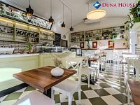 Nabízíme přenechání pronájmu zavedené kavárny/bistra, Praha 8 - Karlín - Foto 1