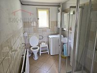 Rodinný dům 6+1 v Semilech - koupelna 1.jpg