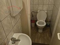 Městský dům s komerčním prostorem v centru Semil – podíl 1/2 + přístřešek ve výlučném vlastnictví - 20241119_090649.jpg