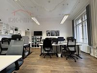 Reprezentativní kanceláře 147 m² + parkování, Liberec – nám. Dr. E. Beneše (naproti radnici) - IMG_1531.jpeg