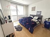 Prodej pěkného bytu 3+1 v Semilech - Řeky - ložnice s balkonem - 1.jpg