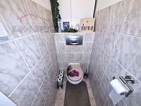 Prodej pěkného bytu 3+1 v Semilech - Řeky - wc.jpg