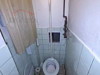 Byt 3+1 s balkonem v Semilech – Pod Černým mostem - záchod.jpg