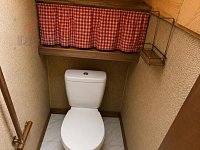 Prodej podkrovního bytu 2+1 se zahradou v Semilech - wc.jpg