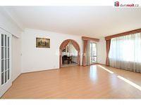 Prostorný byt, 146,8 m2 + lodžie 8,1 m2, zahrada 1666 m2, sklep, parkovací stání, Praha 5 - Malvazinky - 4