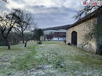 Prodej RD se zemědělským zázemím (chlévy, stodola) velká zahrada 3.549m2 a dvůr, obec Vinařice, okres Beroun - 11