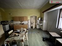 exkluzivní prodej samostatné části dvojdomu, maštale a velké zahrady za domem - Drahenice - 10