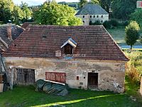 exkluzivní prodej samostatné části dvojdomu, maštale a velké zahrady za domem - Drahenice - 2