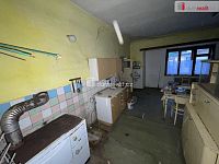 exkluzivní prodej samostatné části dvojdomu, maštale a velké zahrady za domem - Drahenice - 7