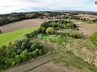 výhradní prodej většího stavebního pozemku 1.630 m2 v Strančice-Kašovice