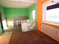 Zemědělská usedlost se dvěma rodinnými domy, stodolou, garáží a polem v Počátcích u Kraslic - 3