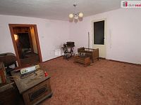 Zemědělská usedlost se dvěma rodinnými domy, stodolou, garáží a polem v Počátcích u Kraslic - 9