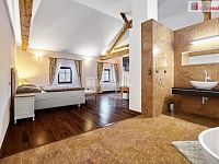 Dům s investiční příležitostí na pozemku 6.666 m2 v Krušných horách - 14