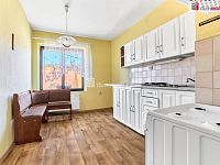 Rodinný dům se zahradou a garáží, Vojkovice