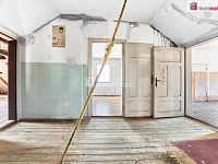 Rodinný dům se zahradou a garáží, Vojkovice - 11