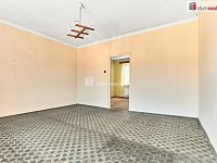 Rodinný dům se zahradou a garáží, Vojkovice - 6