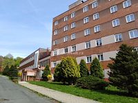 Zavedený hotel Agricola s bazénem zahradou v krásné lokalitě u lesa v Mariánských Lázních