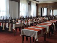 Zavedený hotel Agricola s bazénem zahradou v krásné lokalitě u lesa v Mariánských Lázních - 13