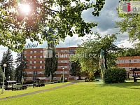 Zavedený hotel Agricola s bazénem zahradou v krásné lokalitě u lesa v Mariánských Lázních - 3