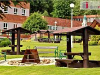 Zavedený hotel Agricola s bazénem zahradou v krásné lokalitě u lesa v Mariánských Lázních - 5