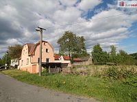 Zemědělská usedlost se dvěma rodinnými domy, stodolou, garáží a polem v Počátcích u Kraslic - 26